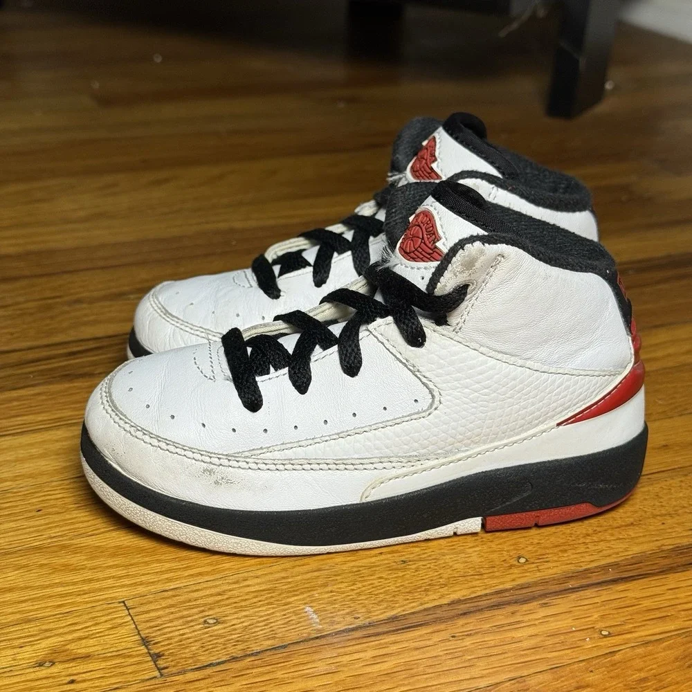 Nike Air Jordan 2 Retro Chicago White Red Black Toddler Shoes 9C DQ8563-106